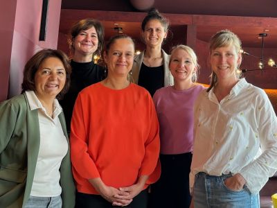 Ein Foto von den sechs Teammitgliedern des 